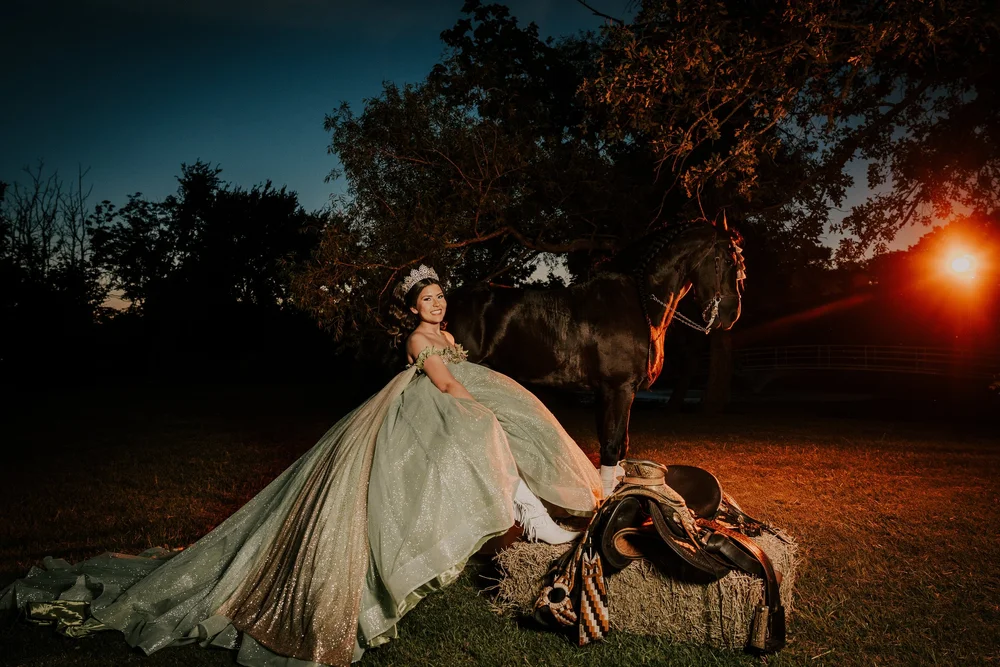 Rancho Las Chinas Quinceañera Photos in Quinlan — photograph by XVFifteen