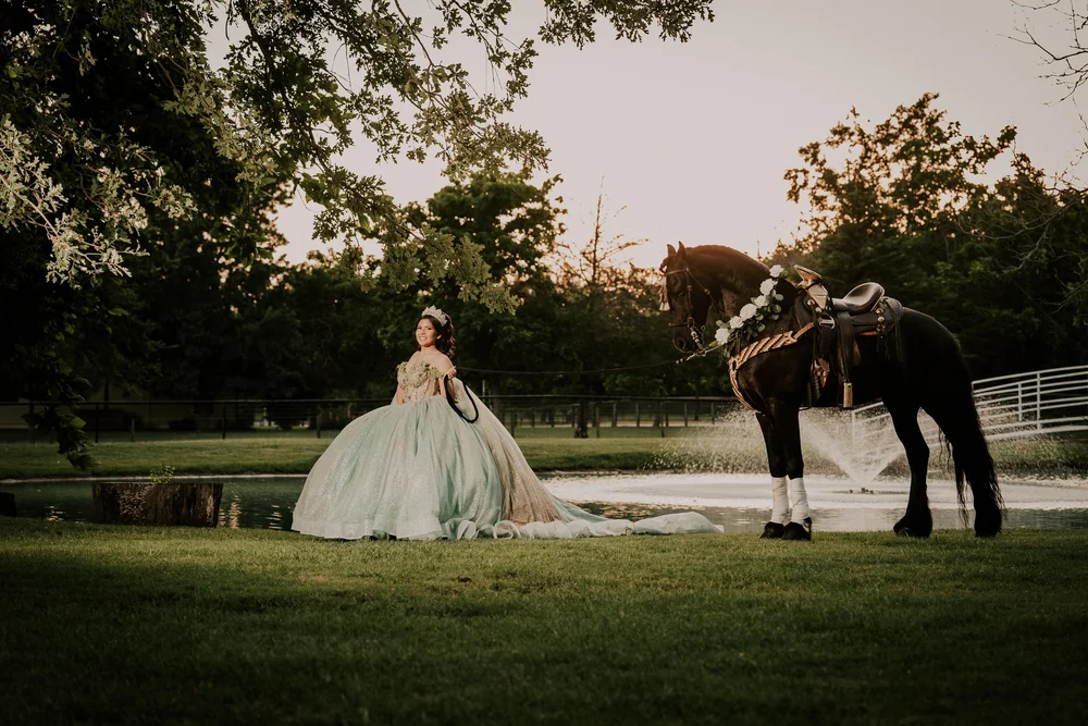 Rancho Las Chinas Quinceañera Photos in Quinlan — photograph by XVFifteen