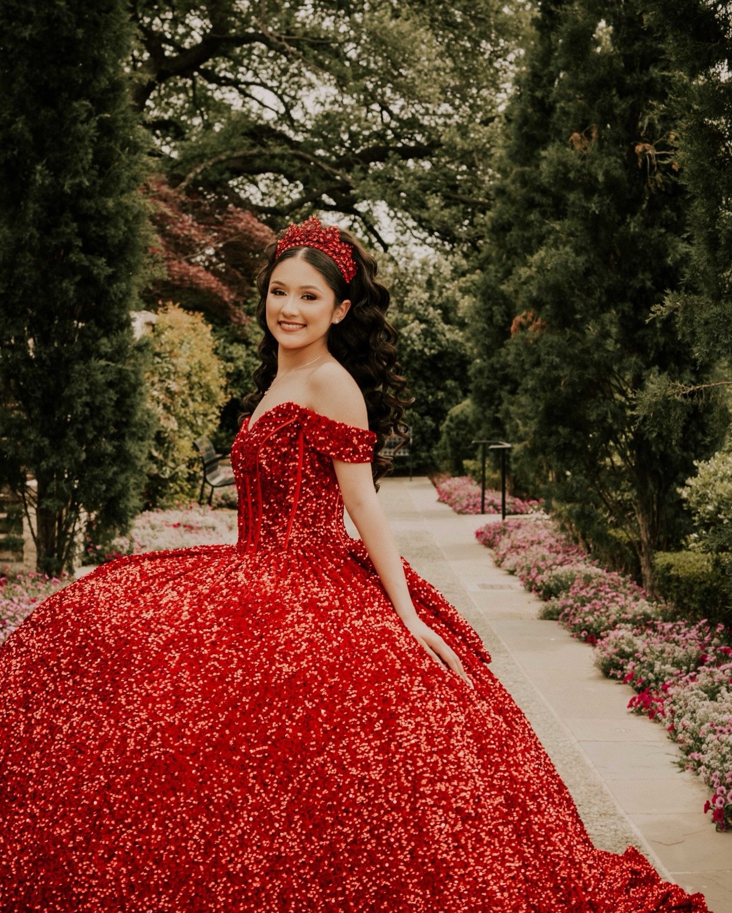 Desde los bonitos jardines de Dallas hasta los espectaculares pe&ntilde;ascos del jard&iacute;n de los dioses en Colorado creando maravillosos recuerdos para nuestras preciosas Quincea&ntilde;eras! 🔥🔥🔥
#dallasarboretum #dallasquincea&ntilde;era #c