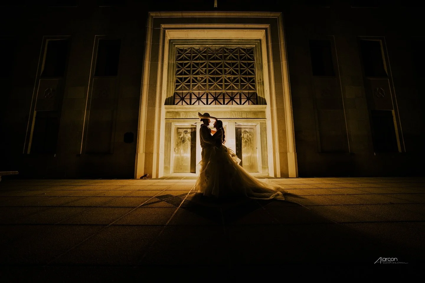 Asi se siente M&eacute;xico cuando hacemos bodas mas tradicionales 🔥💕🇲🇽
#bodacharra #fortworthweddingphotographer #fortworthwedding #dallasweddingphotographer #fotografodebodas #tradicioncharra #masonictemple #fortworthmasonictemple