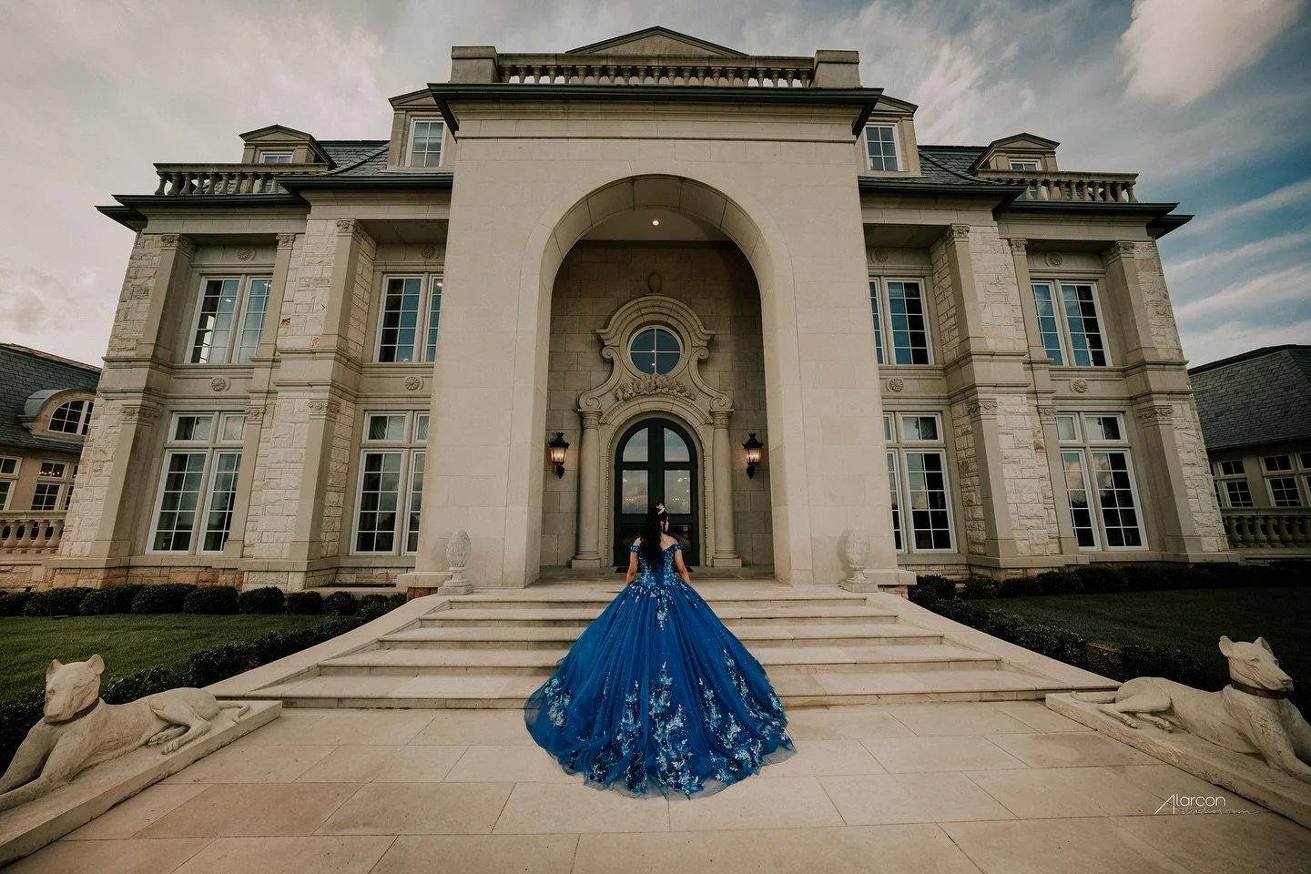 Hoy celebramos los Quince de Lizeth 🔥
#quince #theolanatx #theolanaquinceanera #dallasquincea&ntilde;era #dallasquinceaneraphotographer #quincephotography #quincephotographer #quincea&ntilde;eras #quincedress #bestquincea&ntilde;eraphotographer #qui