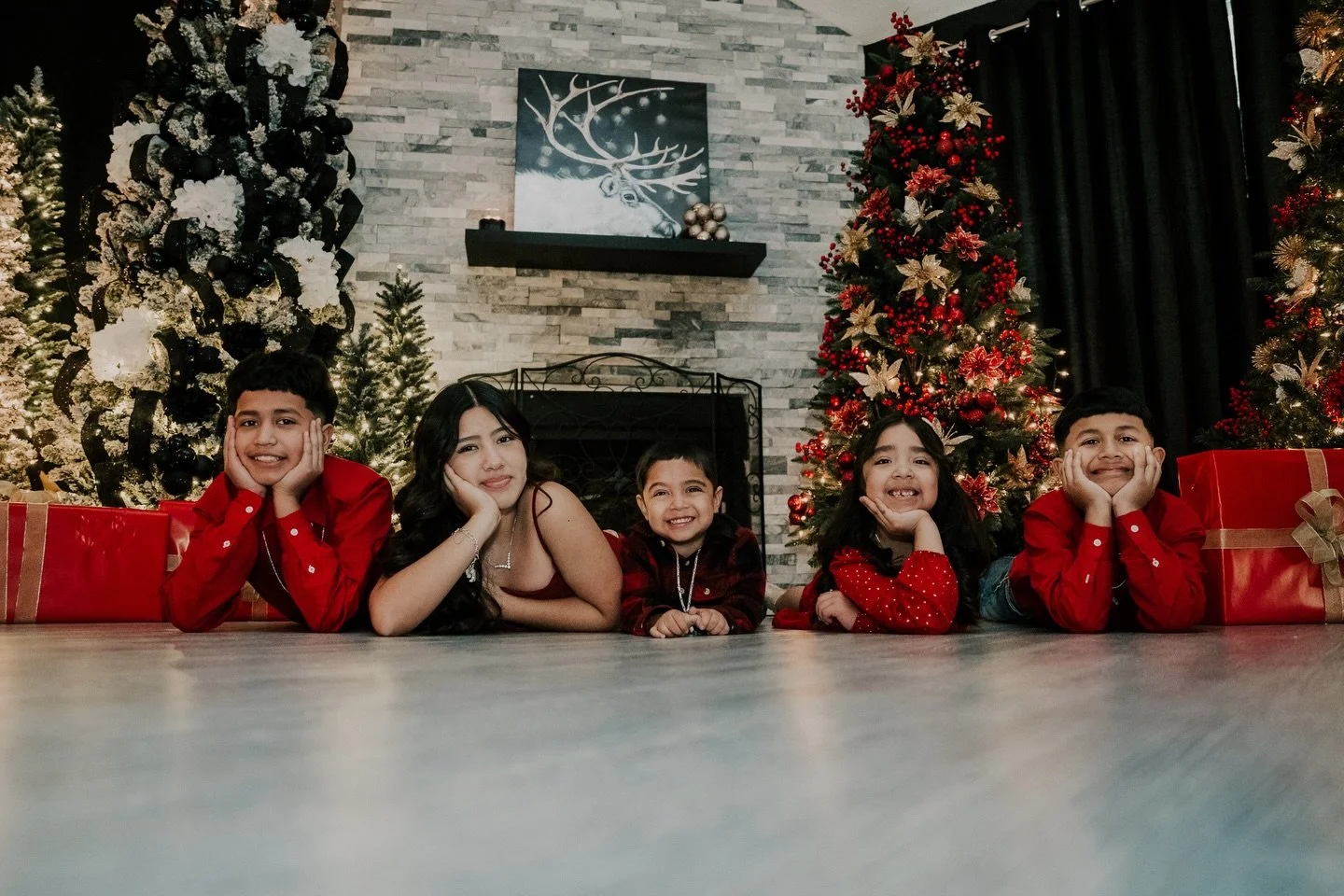 Nuevas familias, nuevas memorias, paz y mucha alegr&iacute;a en estas fiestas. 🎄🎉🎊
#navidadphotos #dfwchristmasminis #alarconchristmas #feliznavidad #christmasphotoideas