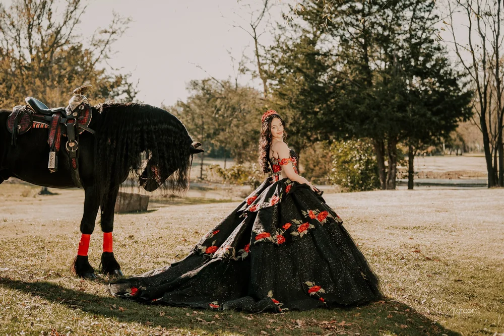 Rancho Las Chinas Quinceañera Photos in Quinlan — photograph by XVFifteen