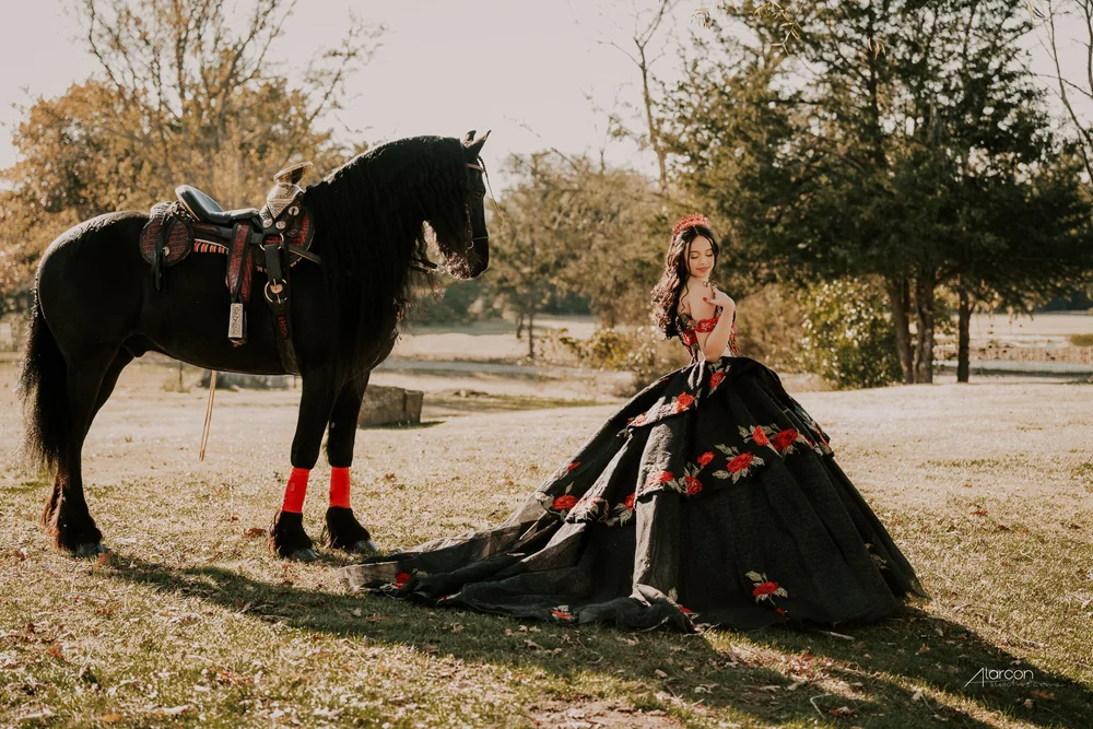 Rancho Las Chinas Quinceañera Photos in Quinlan — photograph by XVFifteen