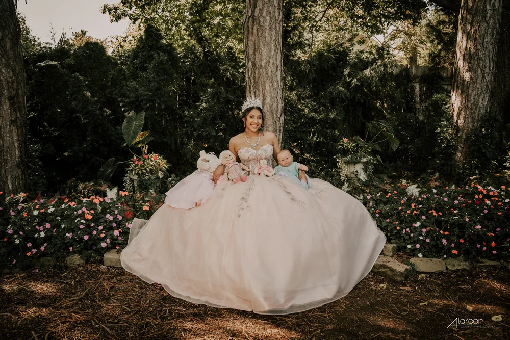 Sunken Gardens Quinceañera Photos in Lincoln — photograph by XVFifteen