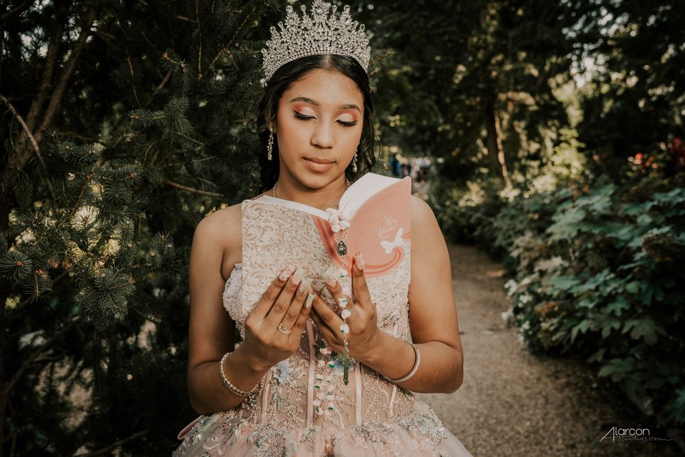 Sunken Gardens Quinceañera Photos in Lincoln — photograph by XVFifteen