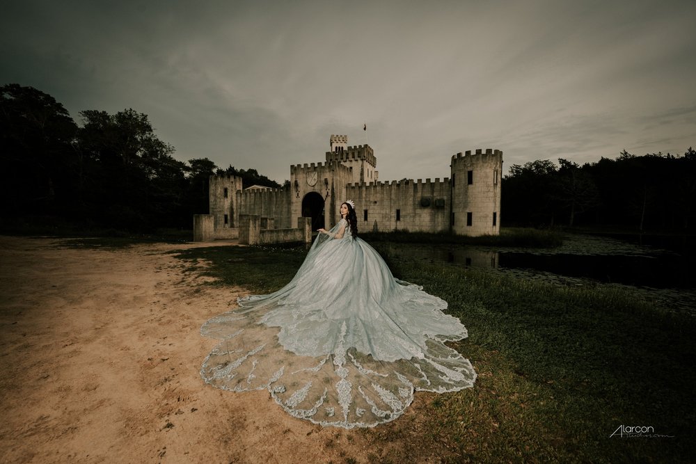 Newman’s Castle Quinceañera Photos in Bellville