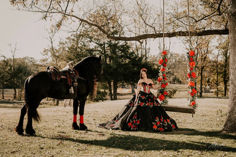 Rancho Las Chinas Quinceañera Photos in Quinlan — photograph by XVFifteen
