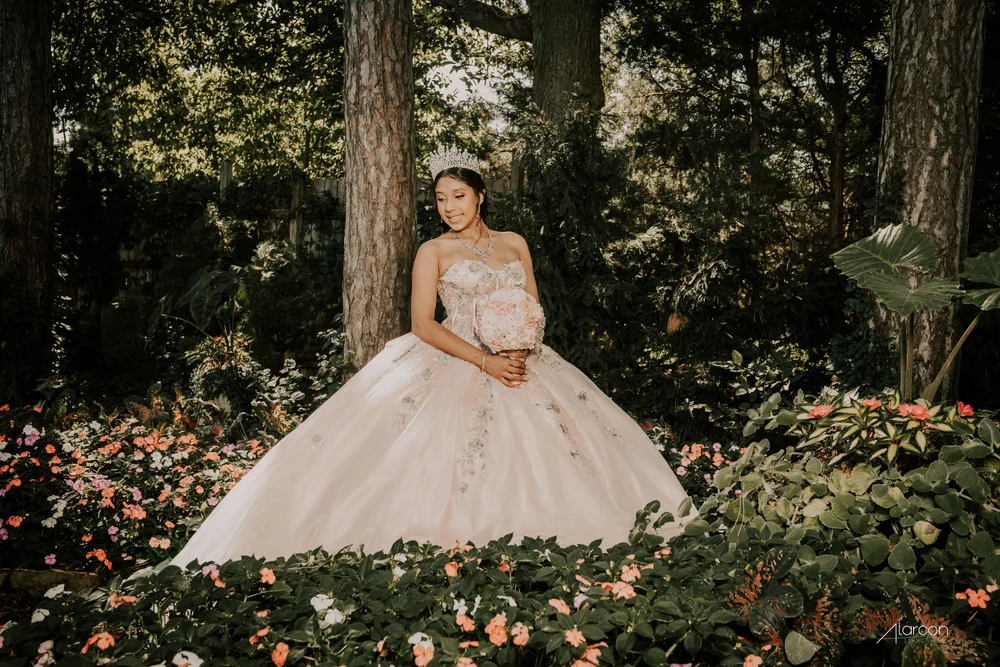 Sunken Gardens Quinceañera Photos in Lincoln — photograph by XVFifteen