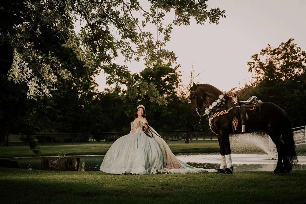 Rancho Las Chinas Quinceañera Photos in Quinlan — photograph by XVFifteen