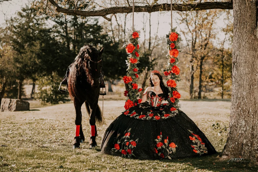 Rancho Las Chinas Quinceañera Photos in Quinlan — photograph by XVFifteen