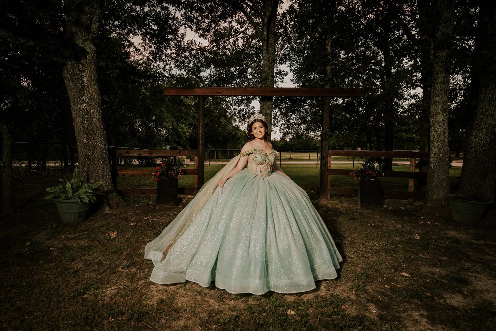Rancho Las Chinas Quinceañera Photos in Quinlan — photograph by XVFifteen