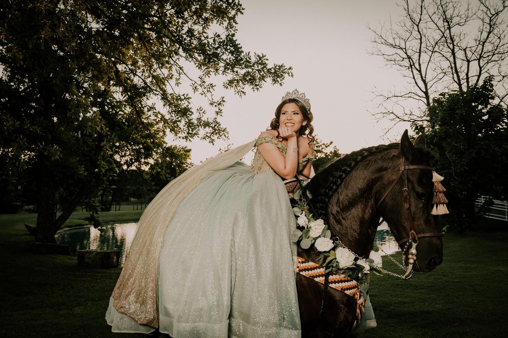 Rancho Las Chinas Quinceañera Photos in Quinlan — photograph by XVFifteen