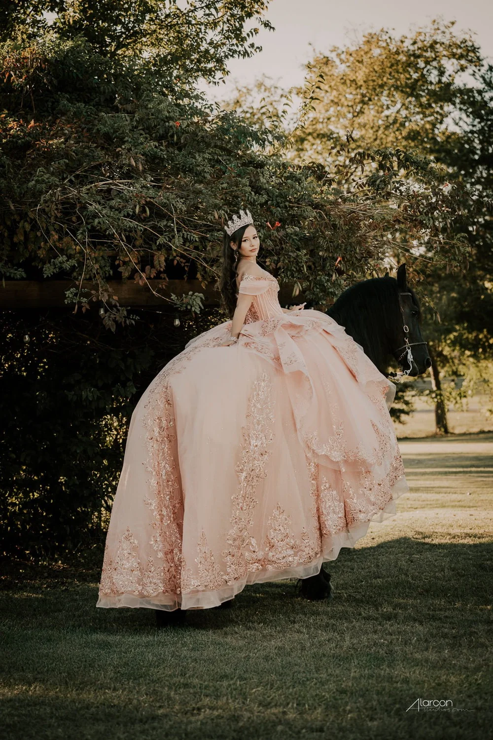 Rancho Las Chinas Quinceañera Photos in Quinlan — photograph by XVFifteen