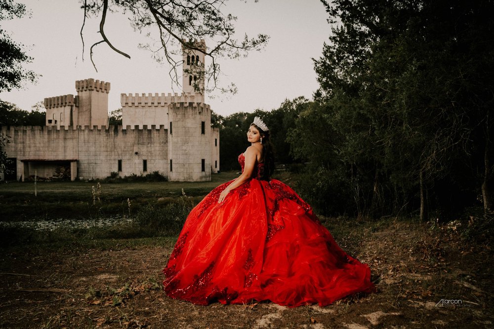 Newman’s Castle Quinceañera Photos in Bellville — photograph by XVFifteen