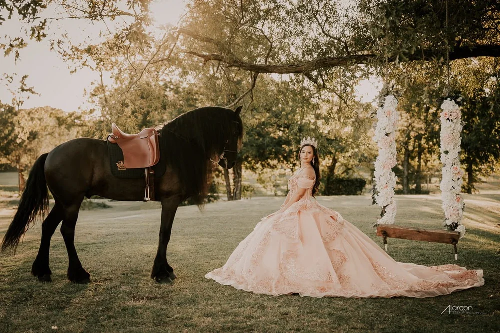 Rancho Las Chinas Quinceañera Photos in Quinlan — photograph by XVFifteen