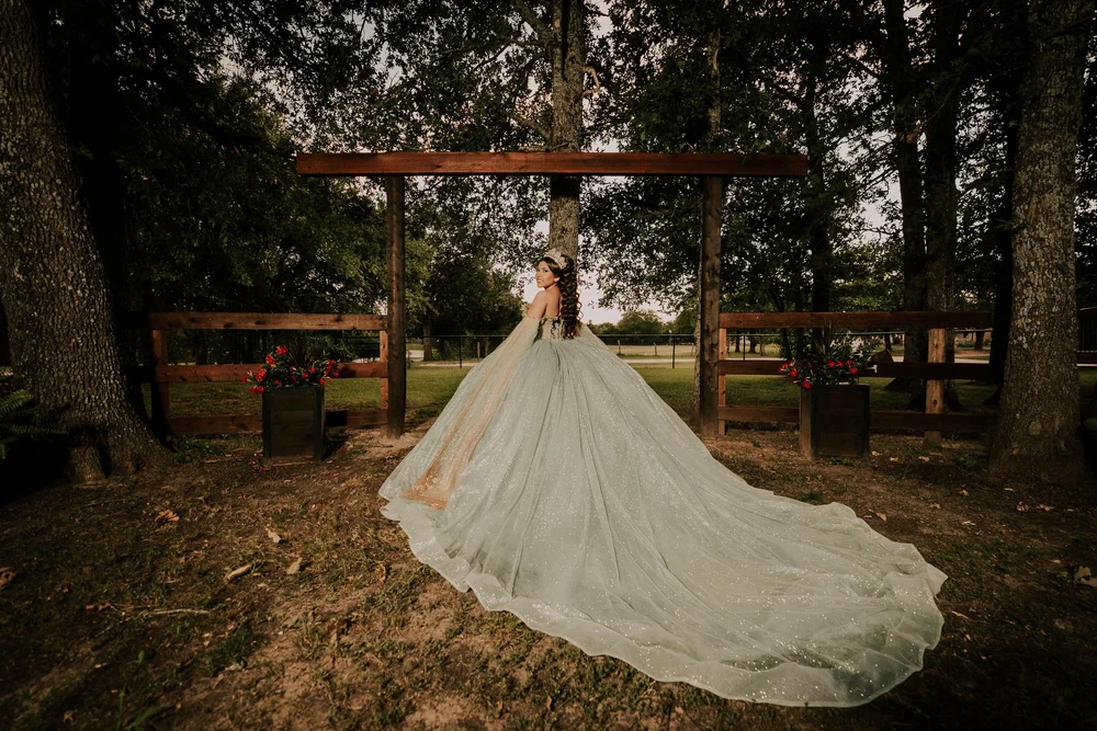 Rancho Las Chinas Quinceañera Photos in Quinlan — photograph by XVFifteen
