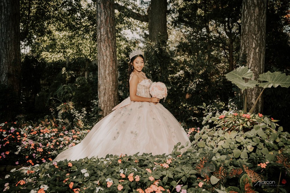 Sunken Gardens Quinceañera Photos in Lincoln — photograph by XVFifteen