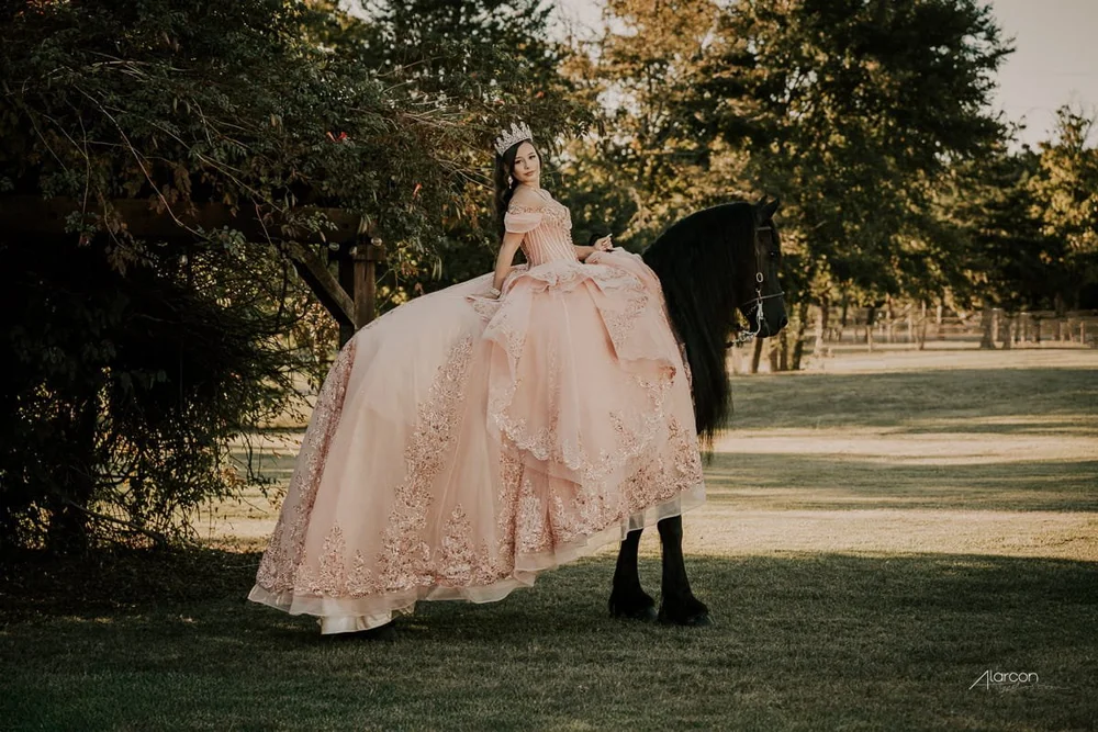 Rancho Las Chinas Quinceañera Photos in Quinlan — photograph by XVFifteen