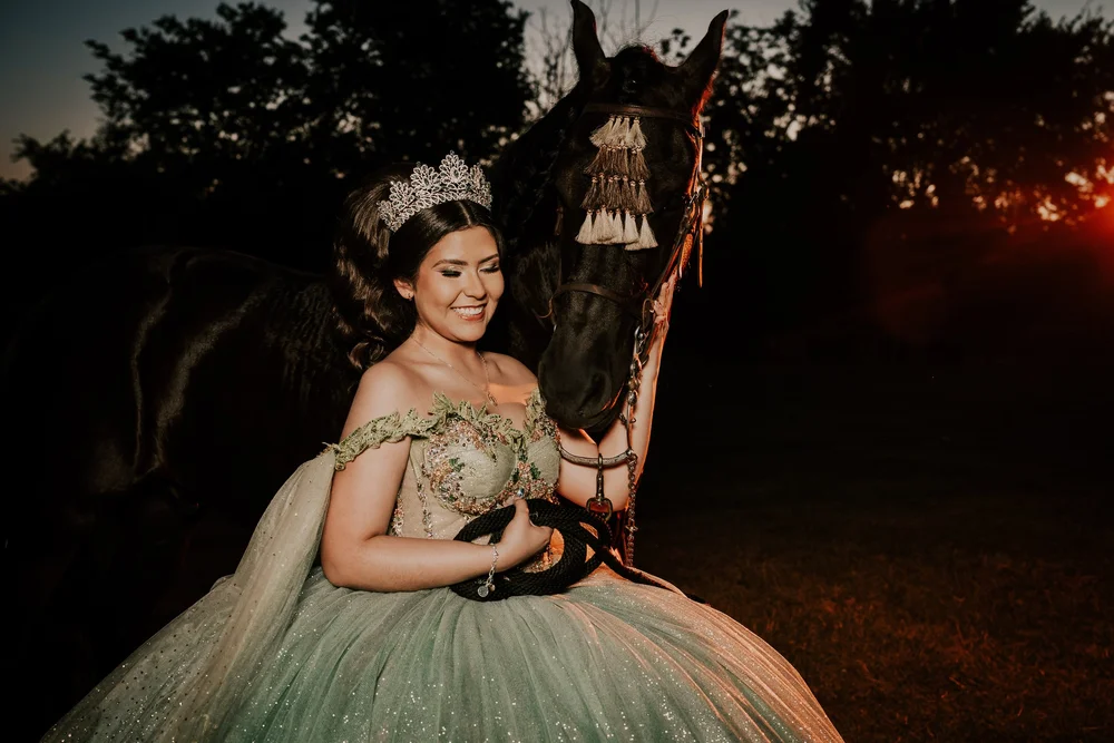 Rancho Las Chinas Quinceañera Photos in Quinlan — photograph by XVFifteen