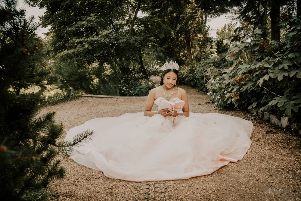 Sunken Gardens Quinceañera Photos in Lincoln — photograph by XVFifteen