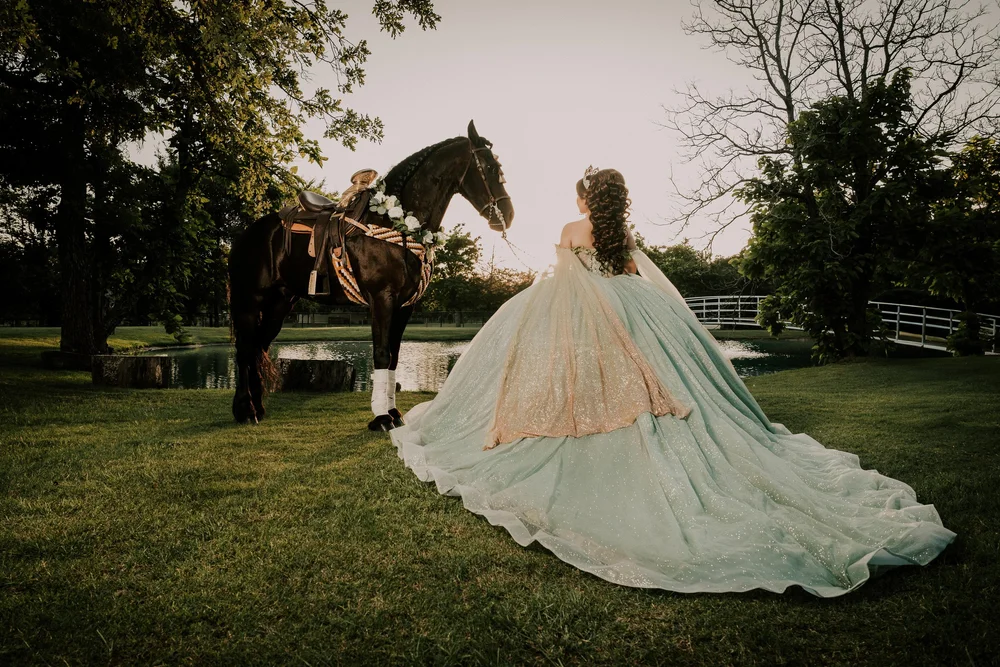 Rancho Las Chinas Quinceañera Photos in Quinlan — photograph by XVFifteen