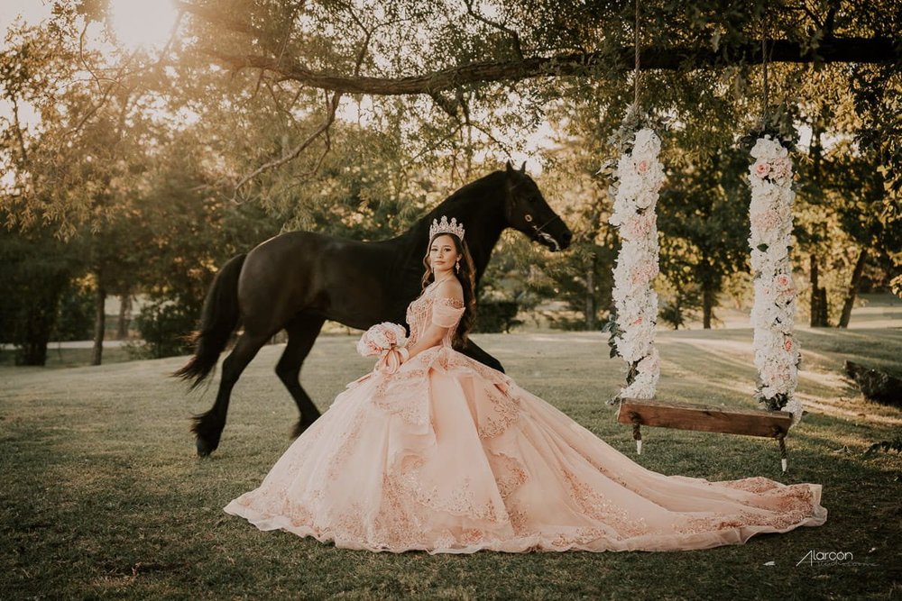 Rancho Las Chinas Quinceañera Photos in Quinlan — photograph by XVFifteen
