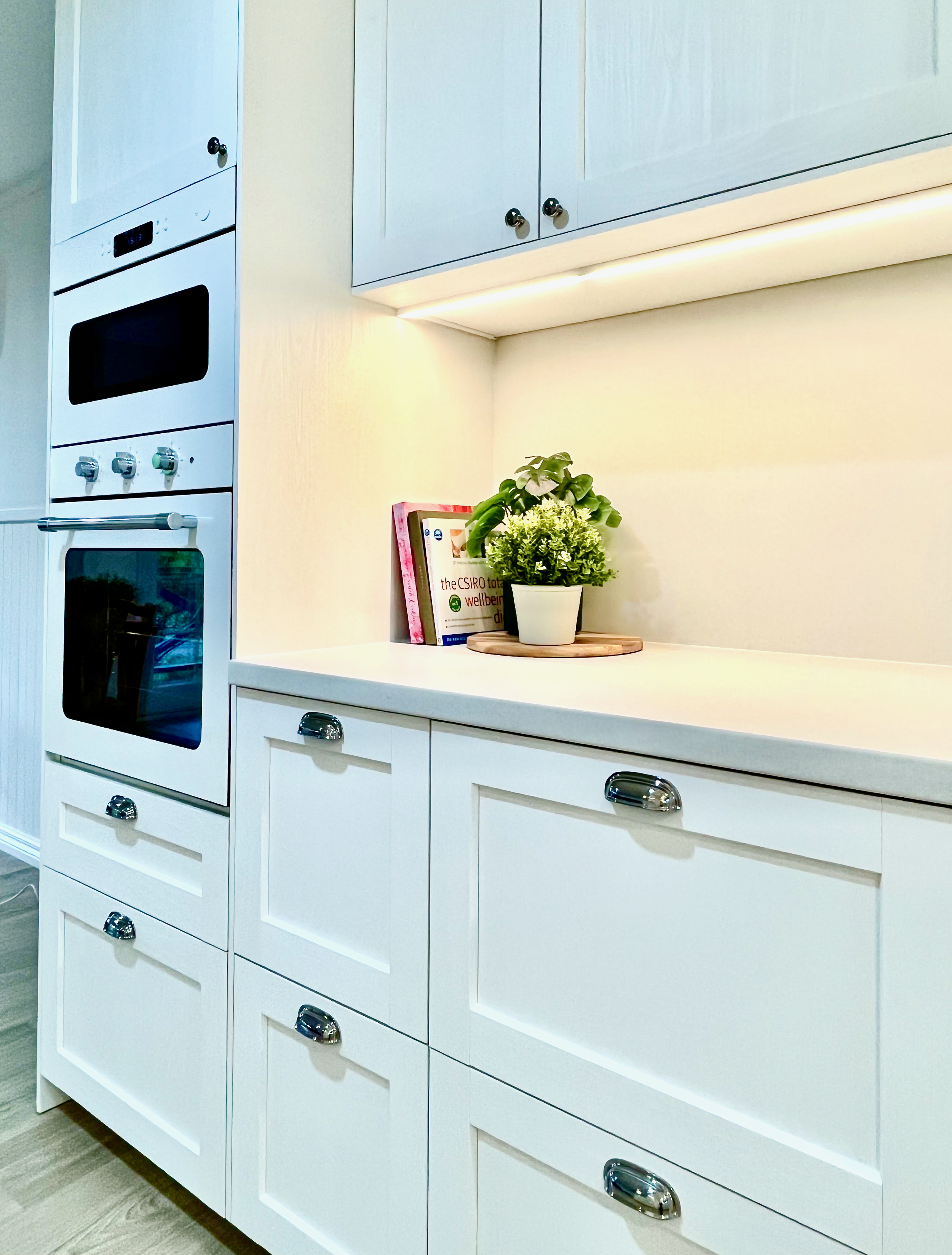 Heathcote Kitchen Oven Corner Decor