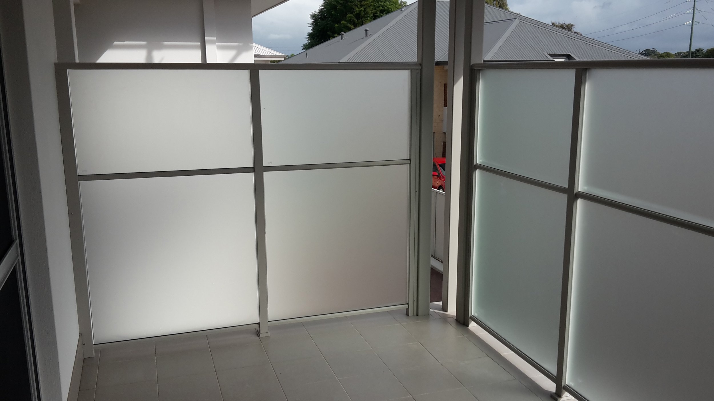 Vista Privacy Screen - Satin Etch Glass.jpg