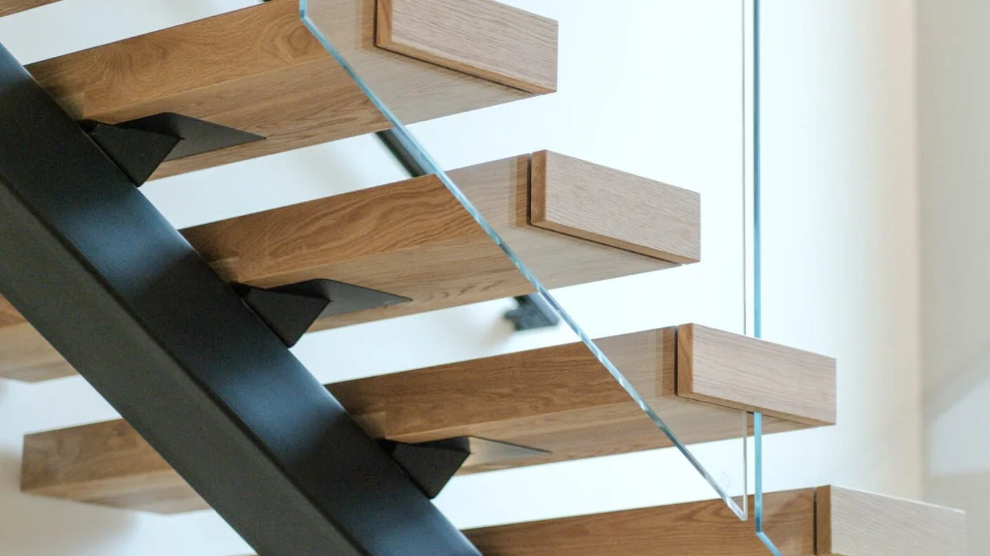 423319_Luxerail_Flight_Mono_Glass_Railing-19-1408x792.jpg
