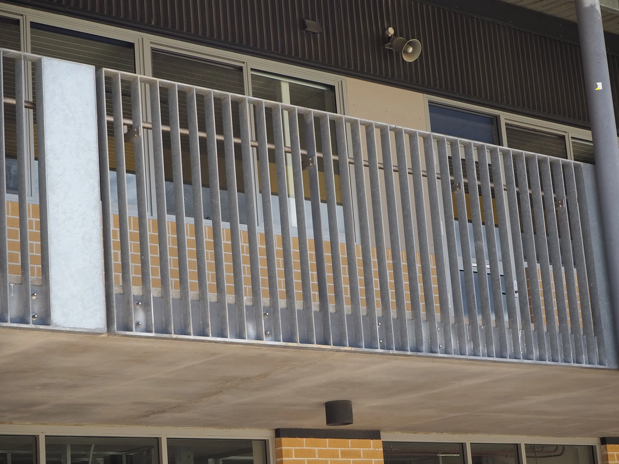 galvanised steel balustrade vertical infill with flatbar with stainless steel handrail balcony.jpg