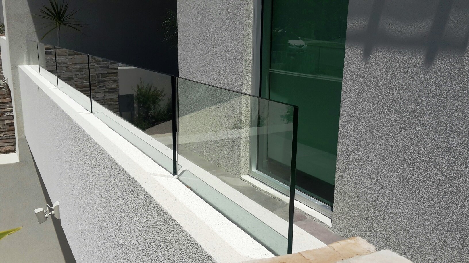 Cantilevered Glass..jpg