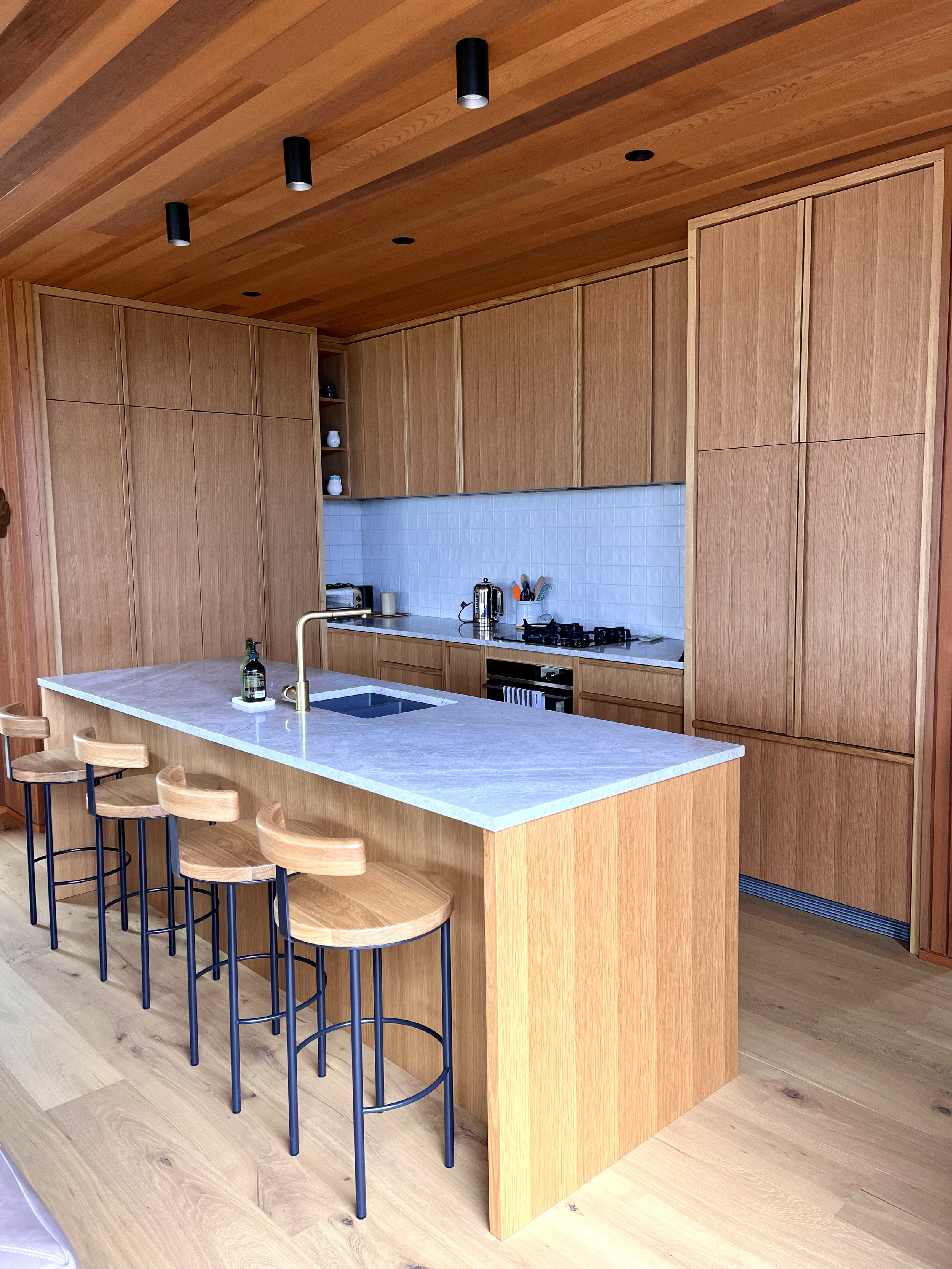 Oak with moulded Oak handles / Kitchen / Kūaotunu, 2025