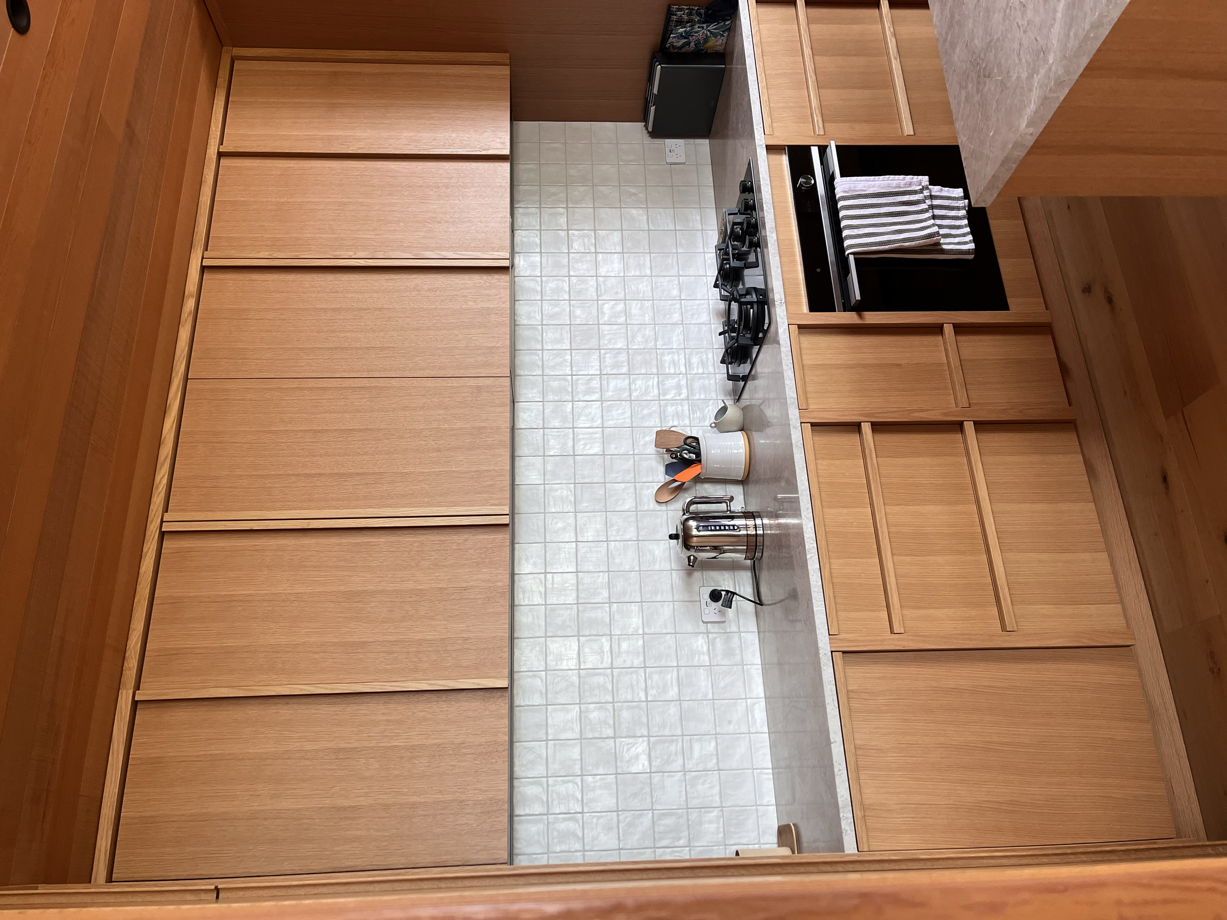 Oak with moulded Oak handles / Kitchen / Kūaotunu, 2025