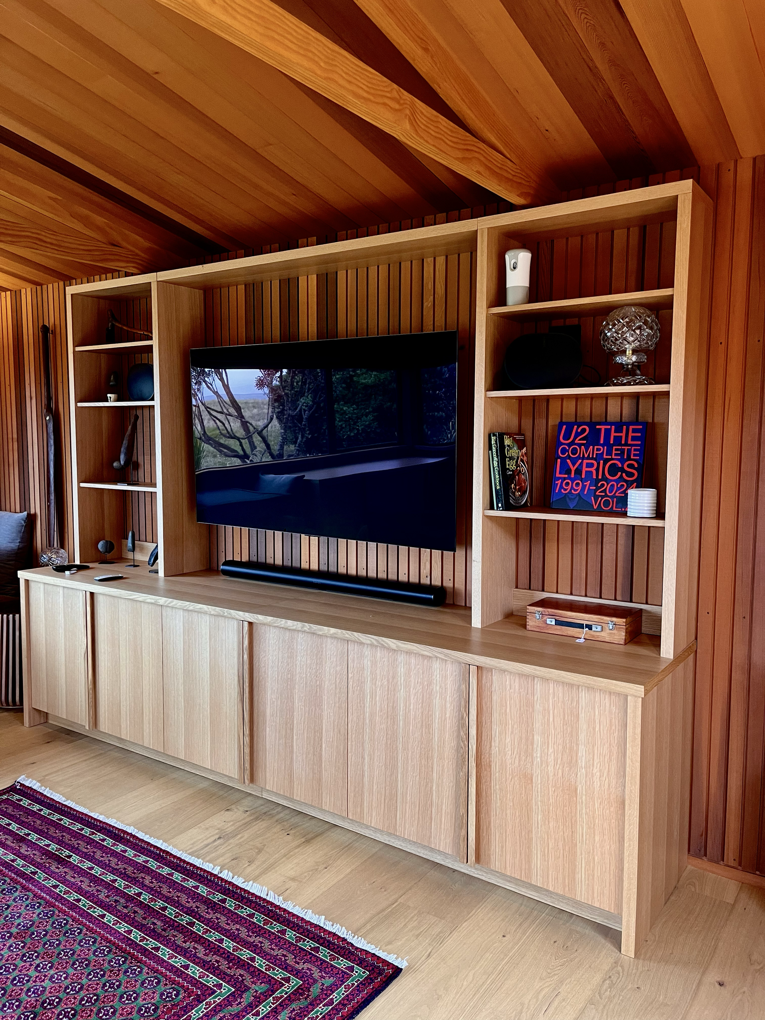 Oak with moulded Oak handles / Custom entertainment unit / Kūaotunu, 2025