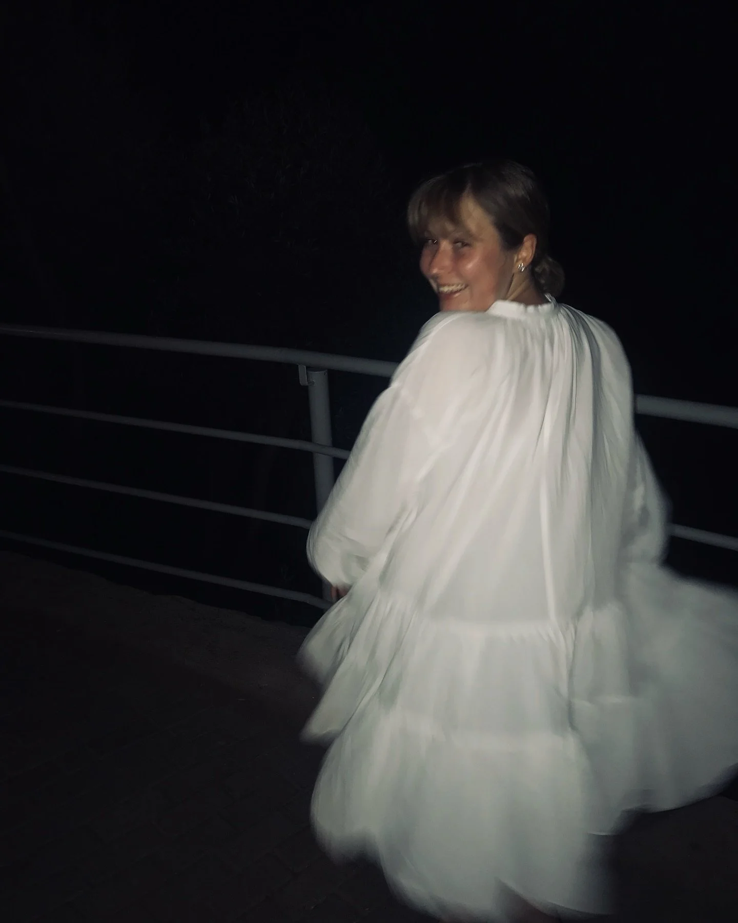 I am Lena, a yogi, sound teacher and spiritualist. After a difficult time, I found my way into a sacred and spiritual world. Finding harmony between body, mind and soul is the most important essence of life. Showing others the way and accompanying th