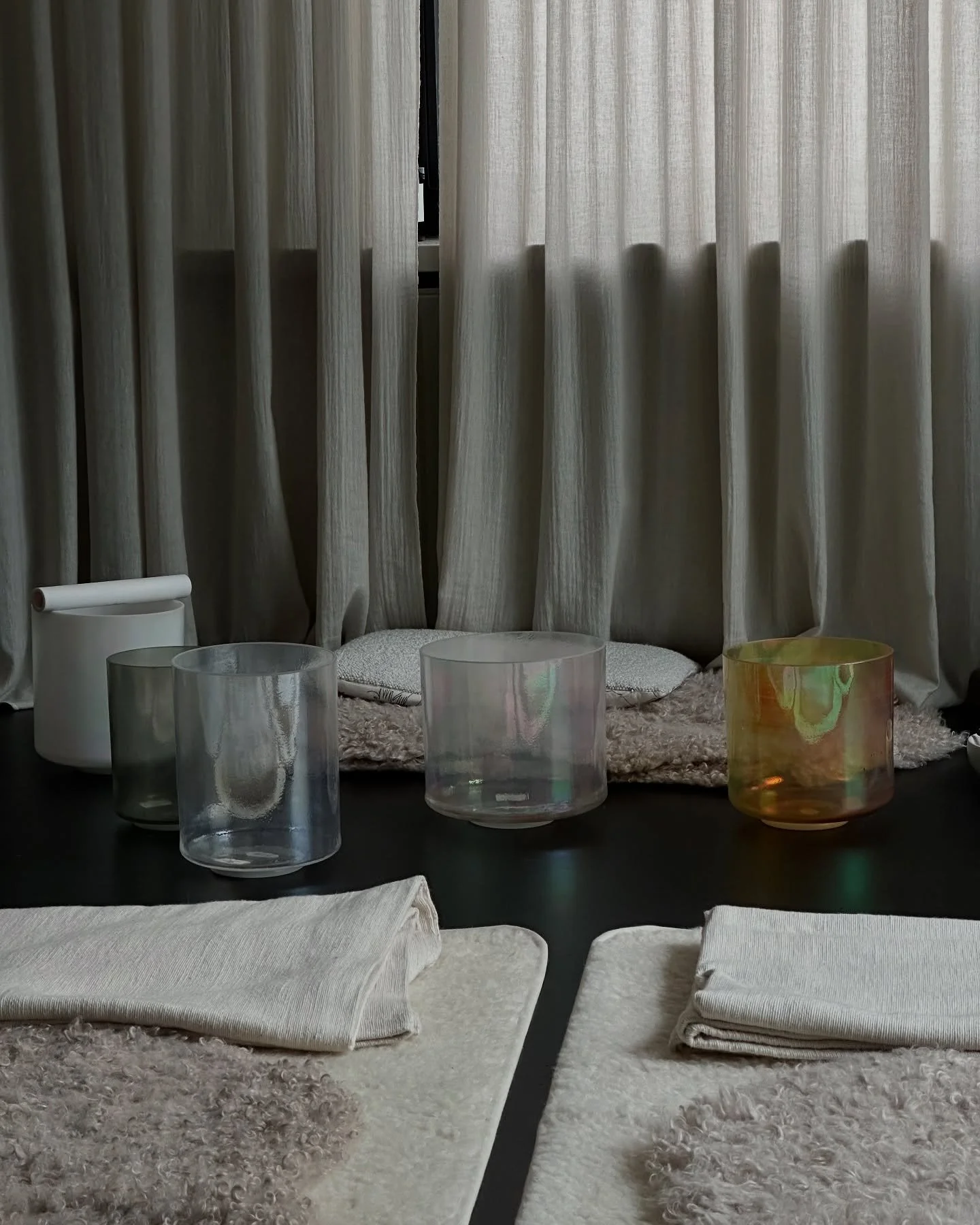 The first two dates of my Sound Bath Sessions are now open to book 🥹 a big happy screaming inside me ✨ can&rsquo;t be more excited to go on this journey and experience everything with you 

#sacredmoments #soundbath #soundbathhamm #alchemy