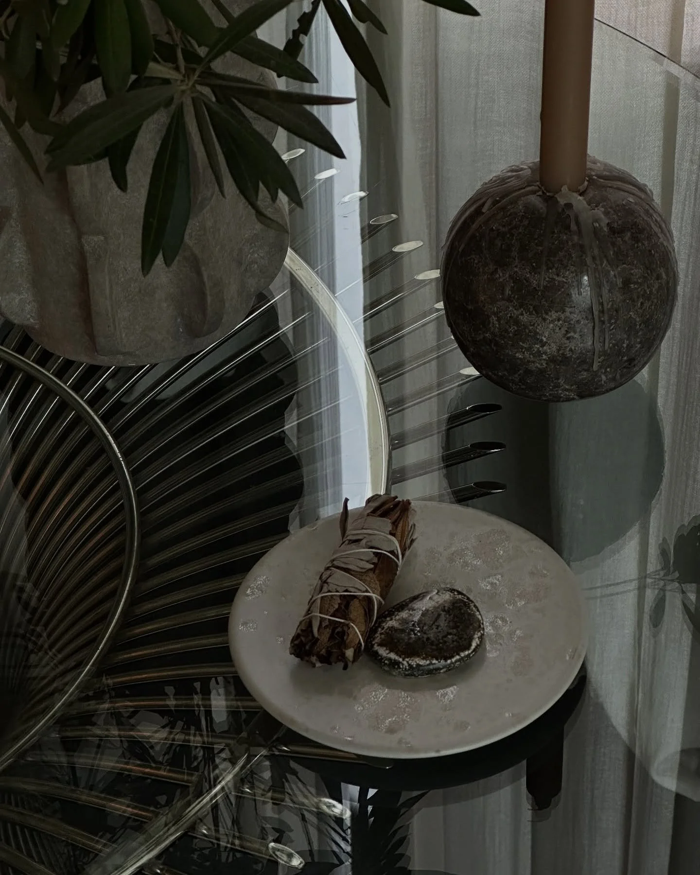 Take a moment out and focus only on yourself and your needs. You will realize how much it will change you. 🦢 

#purify #soundbath #soundbathhamm #sacredmoments