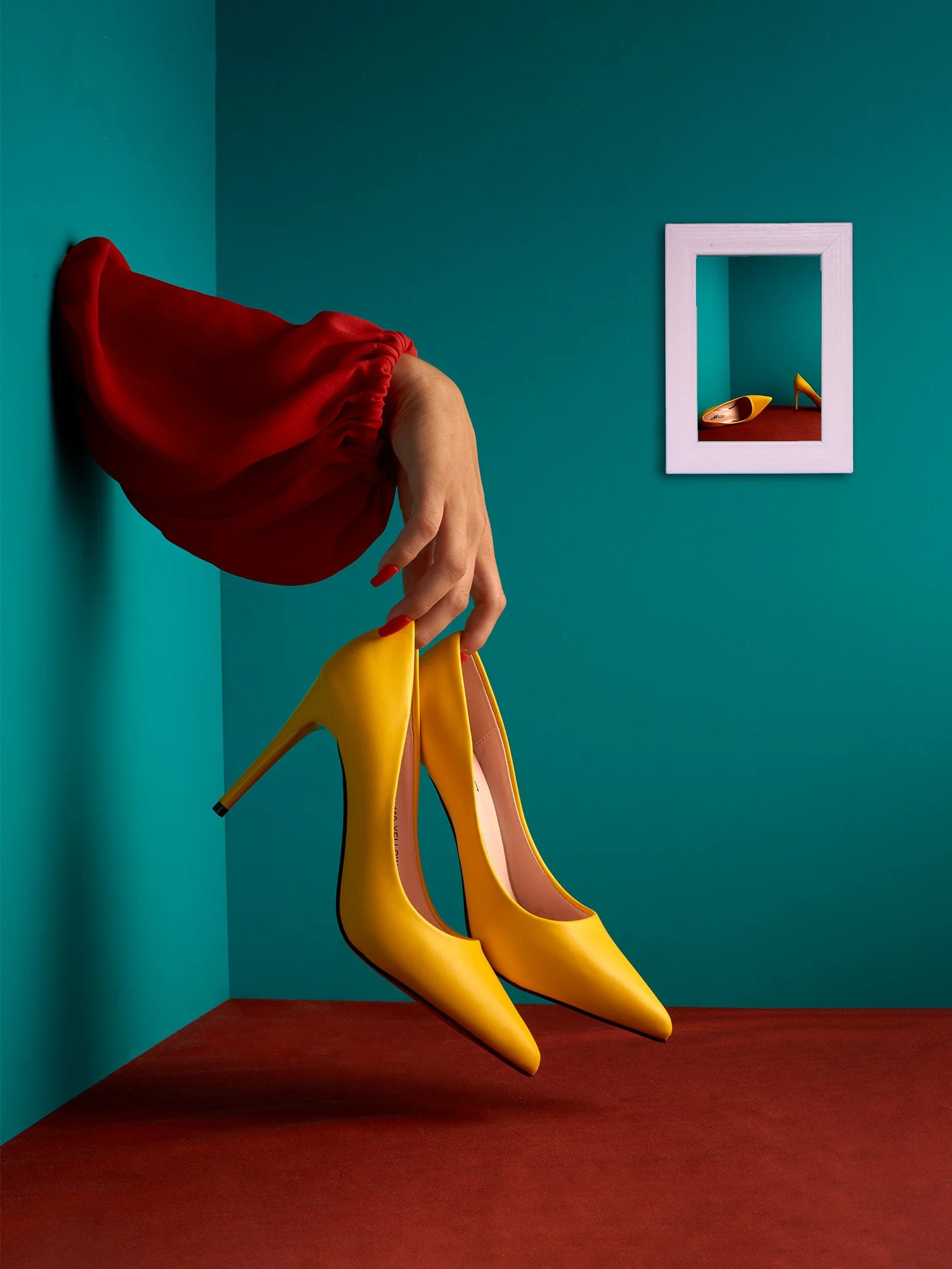fotografía-producto-zapatos-amarillos.jpg