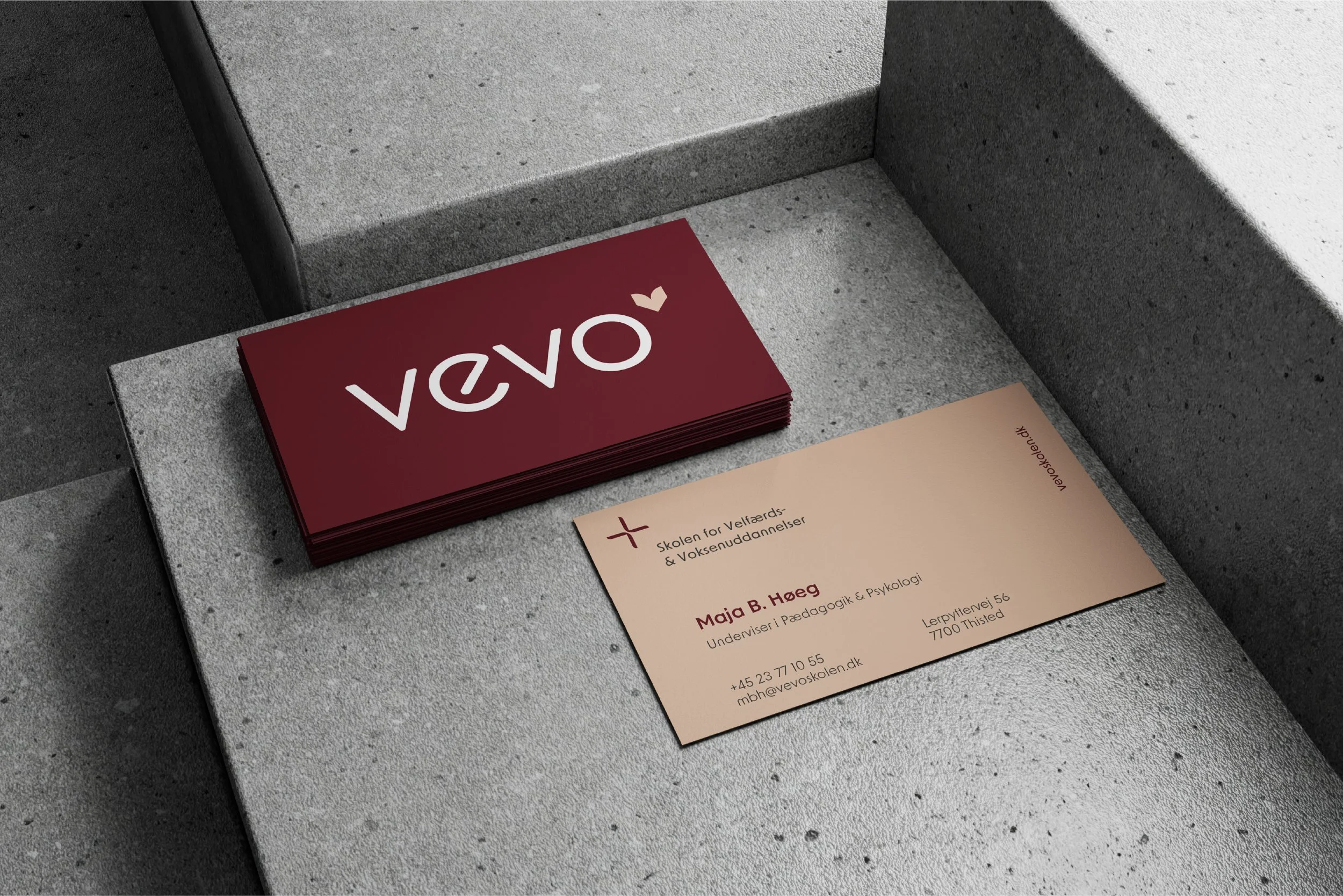 Vevo case elementer_Visitkort.jpg