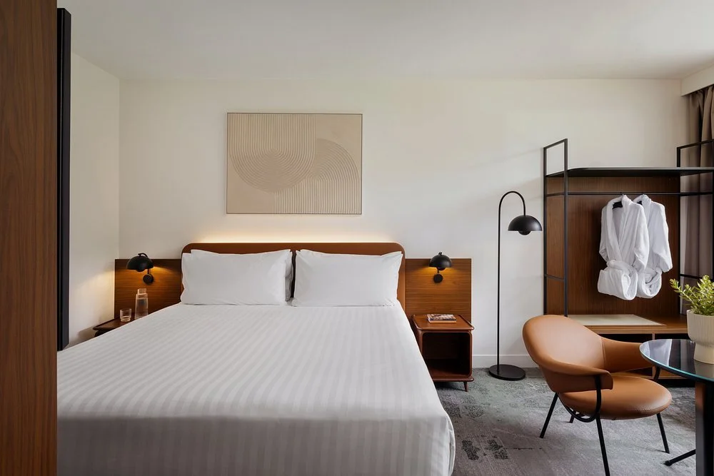 bedroom-with-hanging.jpg