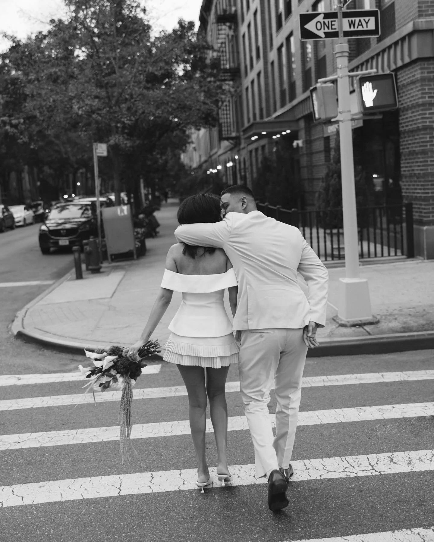 Our favorite kind of evening spent wandering Chelsea with Lamisa and Kevin✨

Second 📸 @redskyphotoco 
Florist @taniamonje_