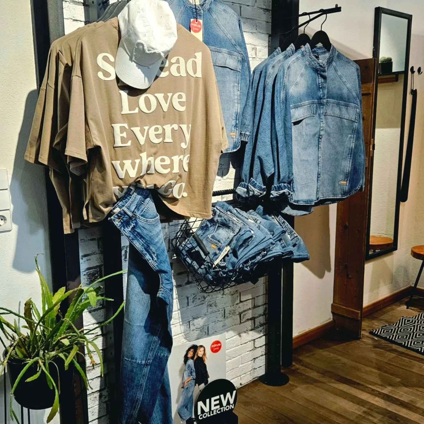 Geballte Denim Kompetenz gibt es nur bei uns! 👖#supportyourlocalstore

Wir haben eine tolle und vielseitige Jeansauswahl von @gang_jeans f&uuml;r Euch 📍 @stadt.konstanz

Neu aus der aktuellsten Herbst-/Winterkollektion:

SARINA Baggy Fit Authentic 