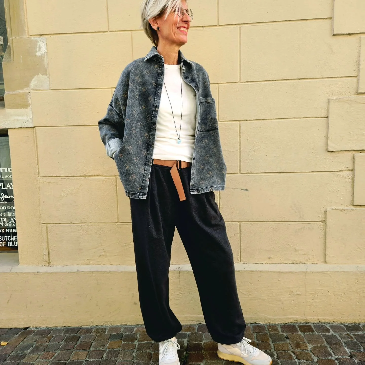 Ready for the weekend ♡

HAPPY TO SEE YOU!

Overshirt | Gr. XS - M | 189,90 &euro;
Belted Jogger | Gr. XS - L | 189,90 &euro;
Longsleeve aus Bio-Baumwolle | Gr. XS - L | 89,90 &euro;
Sneaker versch. Styles | ab 99,95 &euro;

freewilly JEANSWEAR 
JEAN