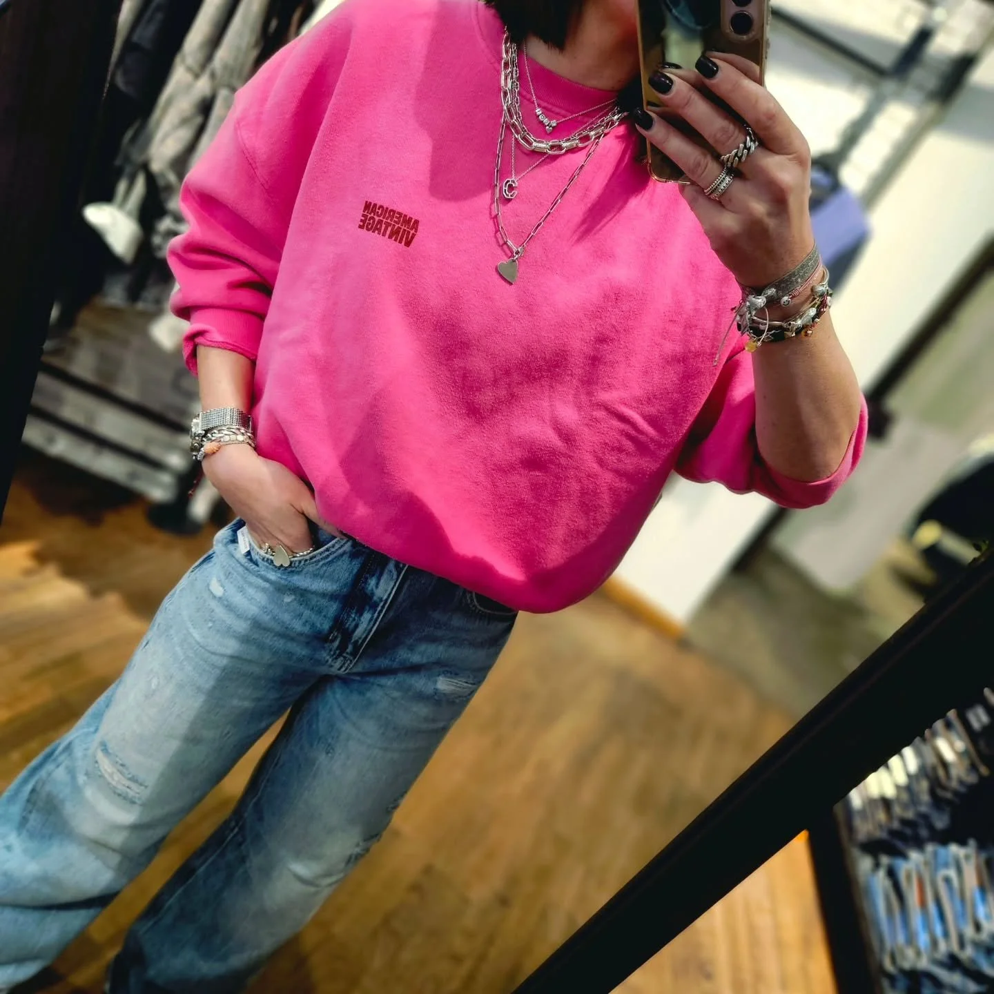 Fresh New Arrivals 🌷

Braucht Ihr auch einen Frischekick f&uuml;r Eure Garderobe? Here we go!

Jeans von @gang_jeans | Gr. 24 - 31 | 139,95 &euro;
Sweater von @americanvintage_officiel | Gr. S &amp; M (oversized fit) | 99,95 &euro;
Strickjacke von @