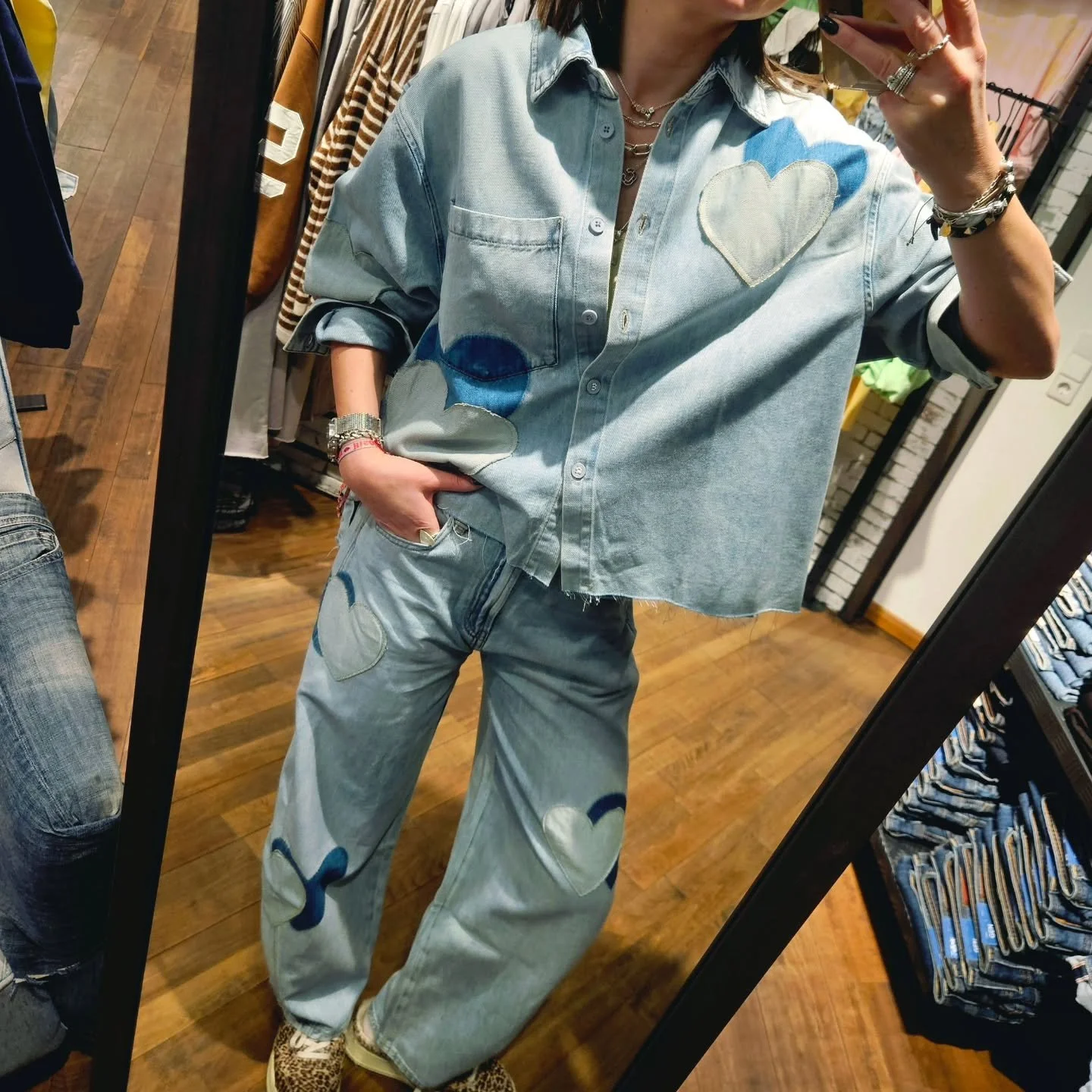 Swiped durch unsere Woche und lasst uns ein ❤️ da, wenn Ihr unsere neuen Teile genau so sehr liebt!

HAPPY SUNDAY 

Wir sind Montag - Freitag von 10 - 18.30 Uhr und samstags von 10 - 17 Uhr f&uuml;r Euch da! 
📍 Fischmarkt 17 | Konstanz 

Schreibt un