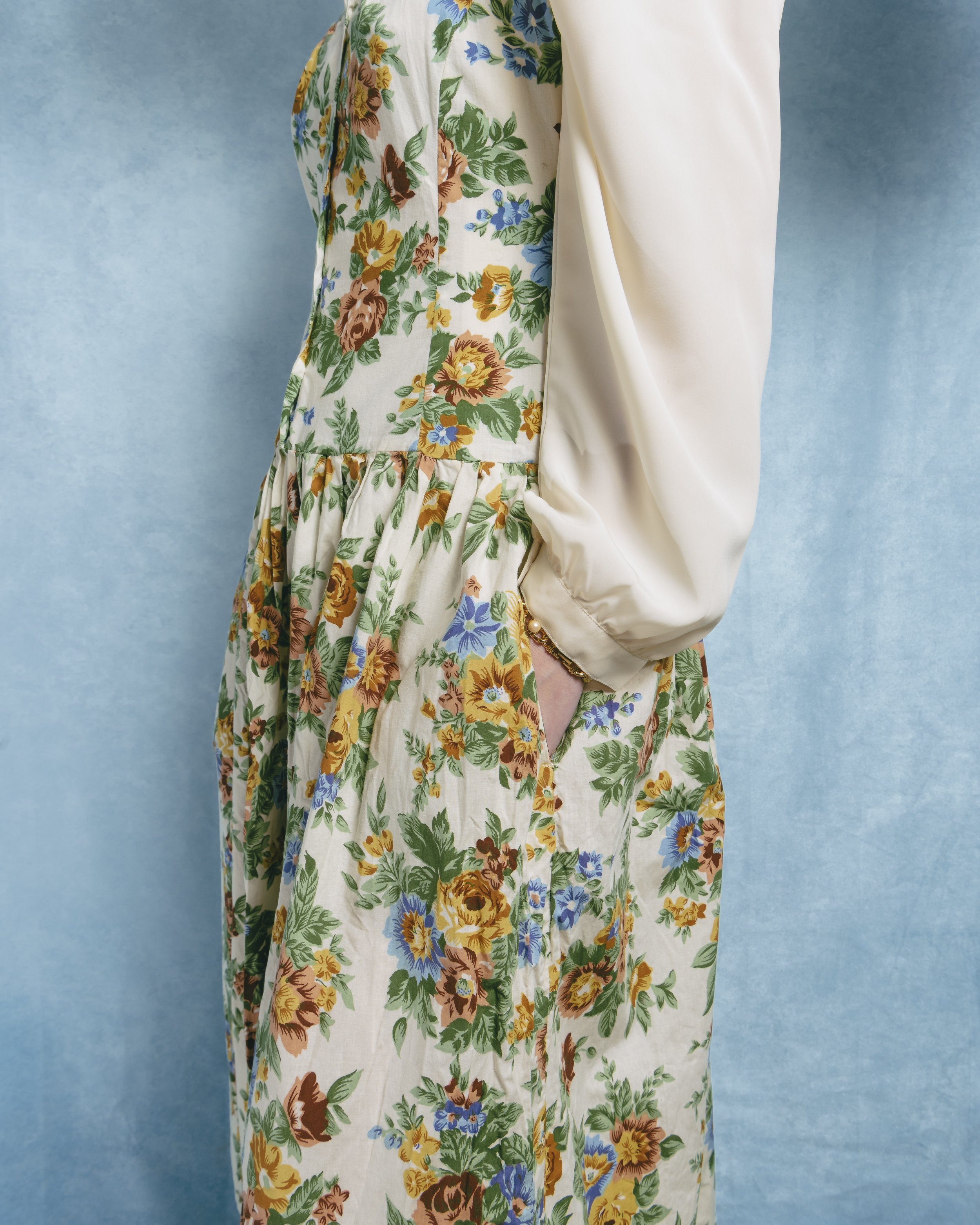 CREAM FLORAL DRESS-5.jpg