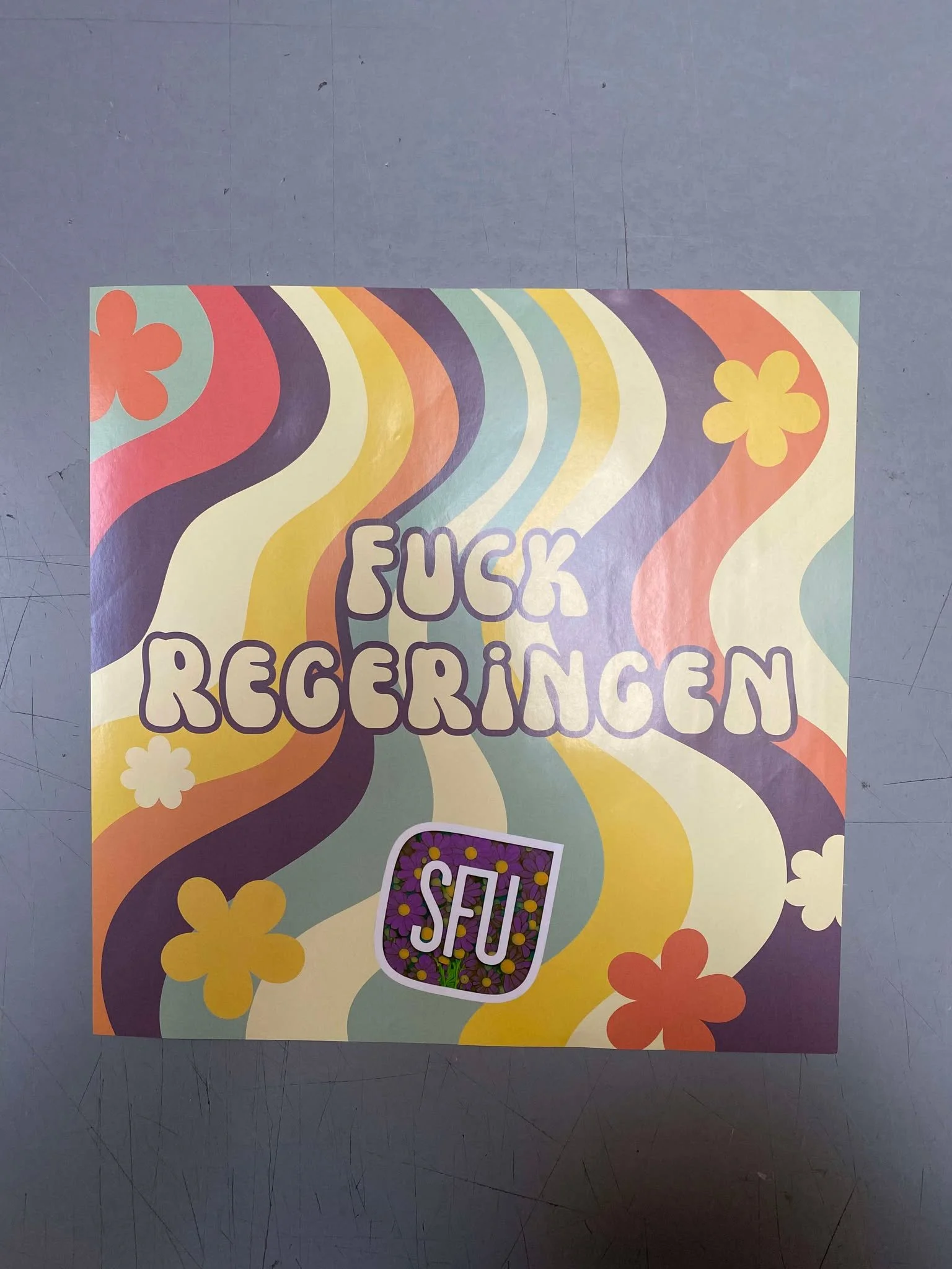 Kæmpe klistermærke - "Fuck regeringen"
