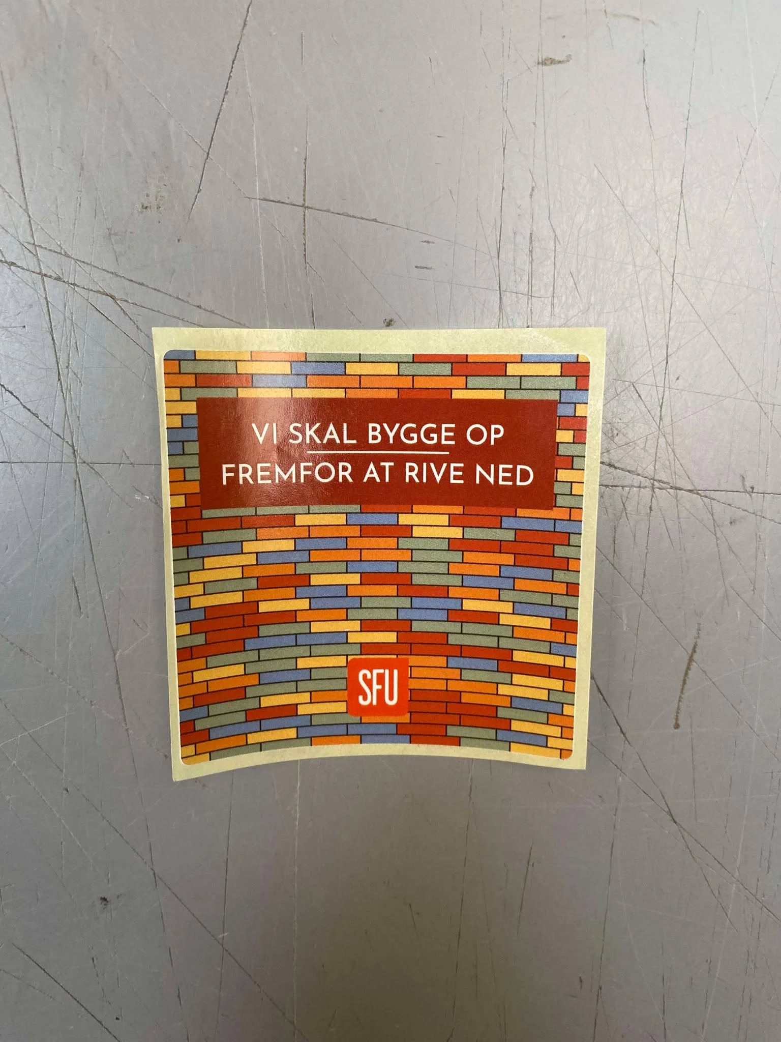 Klistermærke - Vi skal bygge op (10 stk)