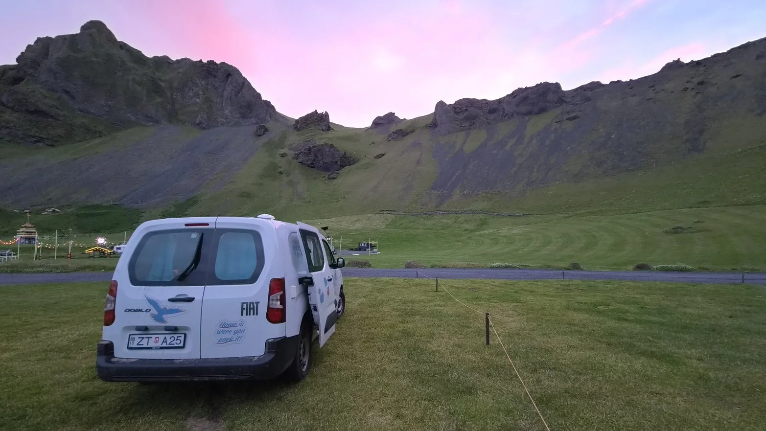 Rent.is Fiat Doblo Minicamper auf dem Campingplatz Vestmannaeyjar(2026)